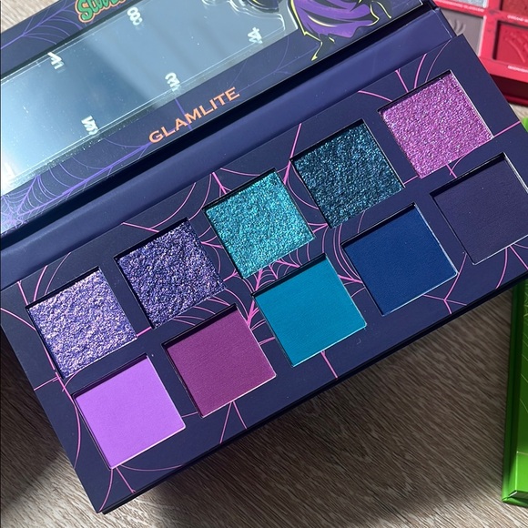 Glamlite Eyeshadow Palette Set and False Eyelashes NEW - Picture 2 of 5